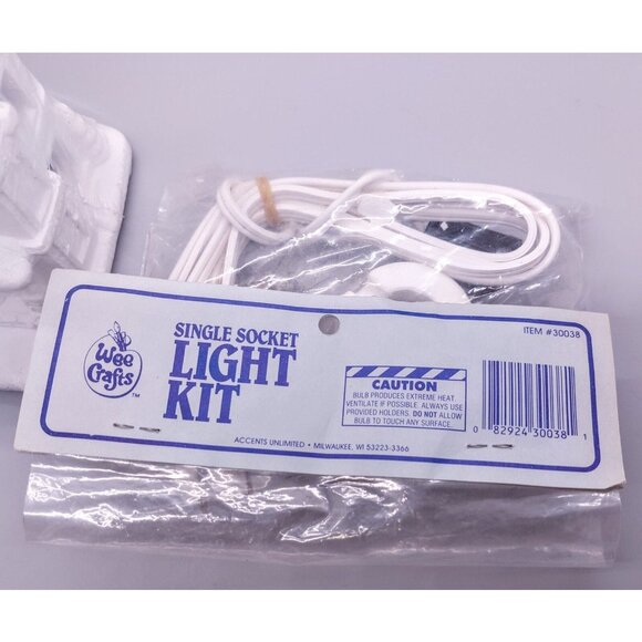 Celebrate It Christmas Trading Post 118779 w/Single Socket Light NEW Sealed - Picture 8 of 9